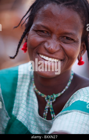 Fulbe-Frau in Djibo im nördlichen Burkina Faso, Westafrika. Stockfoto