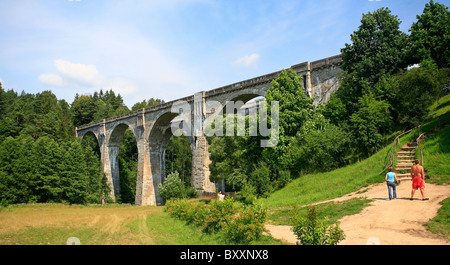 Eine alte Eisenbahnviadukt, Stanczyki, Polen Stockfoto