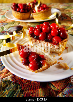 Traditionelle Cranberry gekrönt Schweinefleischpasteten Stockfoto