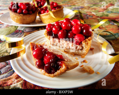 Traditionelle Cranberry gekrönt Schweinefleischpasteten Stockfoto