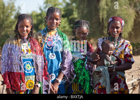 Young-Fulani Frauen in den saisonalen Dorf Bantagiri im Norden Burkina Faso.  Die Fulbe sind nomadische Hirten. Stockfoto