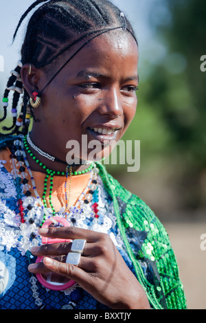 Young-Fulani Frau in die saisonalen Dorf Bantagiri im Norden Burkina Faso.  Die Fulbe sind nomadische Hirten. Stockfoto