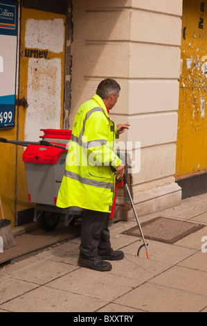 Eine Reinigung der Straßen in Norwich, Norfolk, England, Großbritannien, Uk Connaught-Kehrmaschine Stockfoto