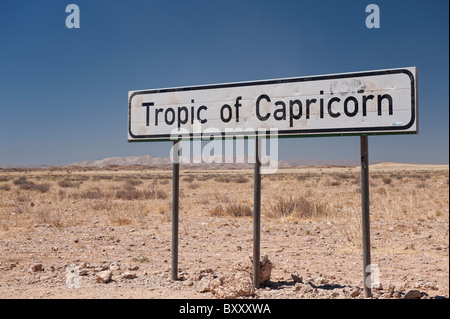 Wendekreis des Steinbocks Schild Marker, Gaub Pass nördlich von Solitaire, Namibia, Südafrika. Stockfoto