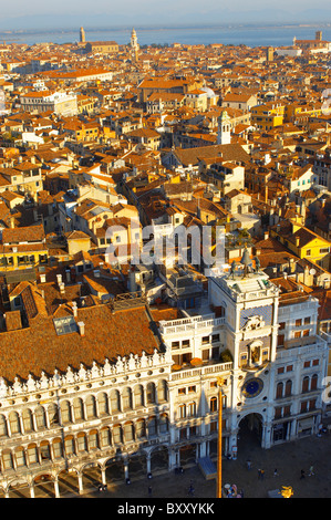 Arial Ansicht des Glockenturm - Markusplatz - Venedig Italien. Stockfoto