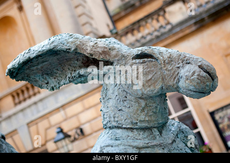 Statue außerhalb der römischen Bäder in Bath, Somerset, England Stockfoto