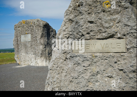 Aneurin Bevan Gedenksteine auf Hügel zwischen Ebbw Vale und Tredegar South Wales UK Stockfoto