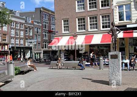 Het Lieverdje (Liebling) Urchin-Statue auf dem Spui Square in Amsterdam, Holland Stockfoto