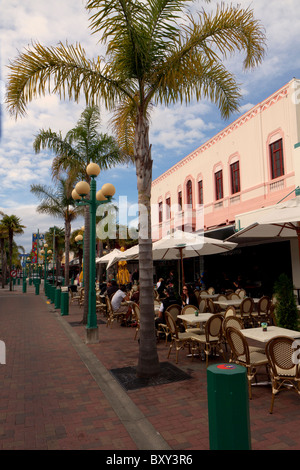 Streetside Cafés im Zentrum von Napier, Neuseeland Stockfoto