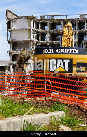 Abriss-Baustelle die alten Waben Stil Towers Zimmer in einem Studentenwohnheim auf dem USC Campus in Columbia, SC im März 2007. Stockfoto