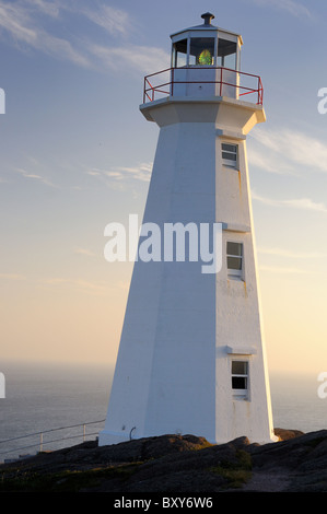 Sonnenaufgang auf der neueren Cape Spear Lighthouse Neufundland Stockfoto