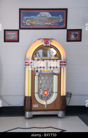 Wurlitzer in Polk-A-Punkt Drive-In Restaurant entlang der Route 66 in Illinois, USA Braidwood Stockfoto