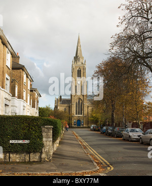 Windsor, Berkshire. Heilige Dreifaltigkeit Garnisonkirche 1842-4 von Edward Blore. Westturm mit Turm Stockfoto