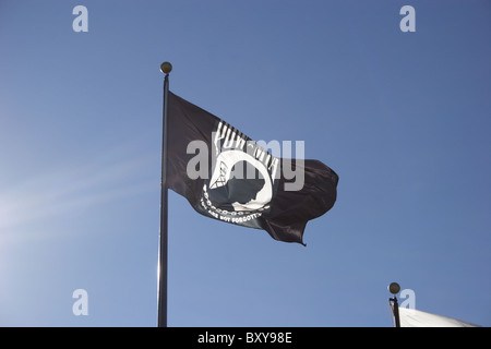 Flagge, die die Kriegsgefangenen und die vermisste fliegen in Virginia War Memorial, Richmond, Virginia Stockfoto