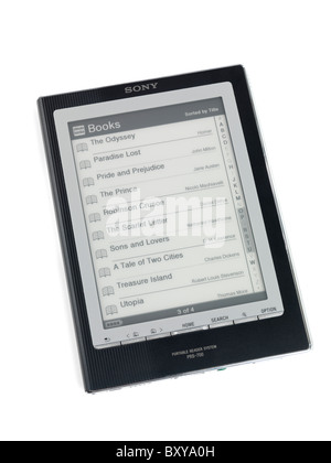 Sony Reader mit einer Liste der Bücher auf dem Display. Portable Reader PRS-700 System. Isoliert auf weißem Hintergrund. Stockfoto