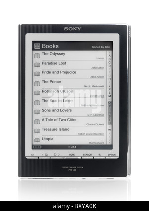 Sony Reader mit einer Liste der Bücher auf dem Display. Portable Reader PRS-700 System. Isoliert auf weißem Hintergrund. Stockfoto