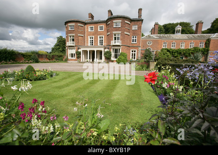 Rode Hall Country House and Gardens. Malerische Sommer Blick auf den Haupteingang Rode Hall Country House. Stockfoto