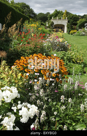 Arley Hall & Gärten, England. Bunte Sommer Ansicht der Küchengarten Arley Hall. Stockfoto