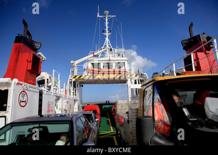 Das Deck von Rolle auf Rolle ab Autofähre, die Reisen zwischen Belmont auf Unst, Gutcher auf Yell und Fetlar, Shetland-Inseln Stockfoto