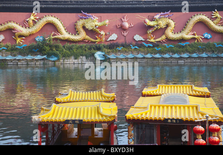 Bildschirm und touristischen Drachenboote, Fuzi Miao Bereich, Nanjing, Jiangsu, China Stockfoto