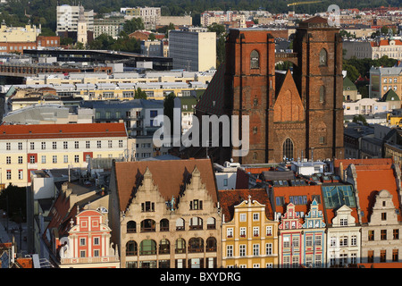 Zwei Türme des Mary Magdalenas Kirche von der Aussichtsplattform des St. Elisabeth-Kirche zu sehen. Breslau, Niederschlesien, Polen. Stockfoto