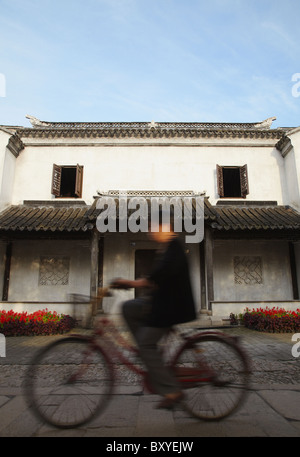 Frau Rad Vergangenheit restauriert Haus auf Men Road, Suzhou, Jiangsu, China Stockfoto
