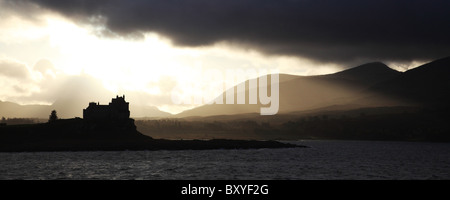 Duart Castle, Silhouette, Sonnenuntergang, Isle of Mull, Schottland, Highlands, Vereinigtes Königreich Stockfoto