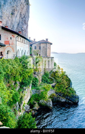 Eremo Santa Caterina del Sasso Lago Maggiore Italien Stockfoto