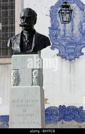 Büste von Julio de Castilho (1840 – 1919), portugiesischer Historiker Miradouro de Santa Luzia, Alfama, Lissabon, Portugal Stockfoto