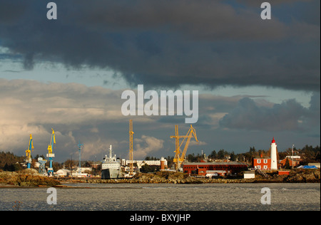 Am späten Nachmittag leichte auf nadene militärische Trockendock - Esquimalt, British Columbia, Kanada. Stockfoto