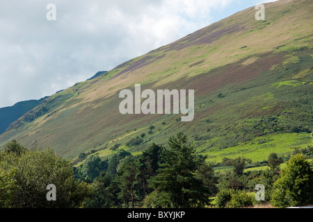 Saddleback gesehen von der A66 in den Lake District Cumbria Stockfoto