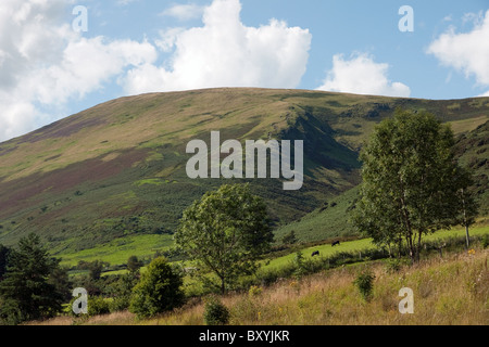 Saddleback gesehen von der A66 in den Lake District Cumbria Stockfoto