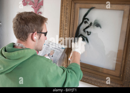 Graffiti-Künstler an der Arbeit UK Stockfoto