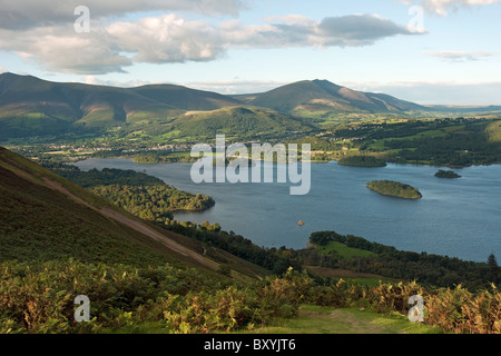 Die Aussicht von halber Höhe Katze Glocken mit Blick auf Derwentwater und Skiddaw im Lake District Stockfoto