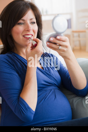 Junge schwangere Frau Stockfoto