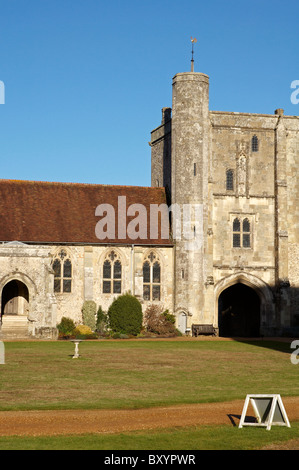 Krankenhaus St. Kreuz & Armenhaus der edlen Armut in Winchester, Hampshire, England. Ein mittelalterliches Kloster und Armenhäuser. Stockfoto