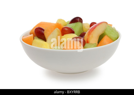Schale mit frischem Obst auf weißem Hintergrund Stockfoto