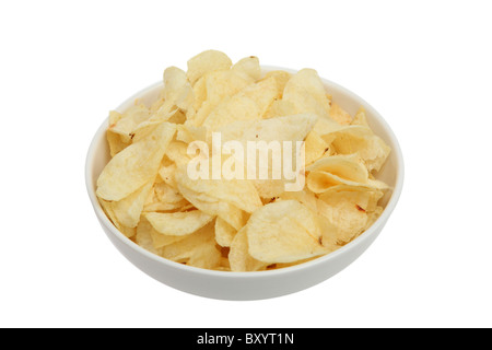 Kartoffelchips in Schüssel auf weißem Hintergrund Stockfoto