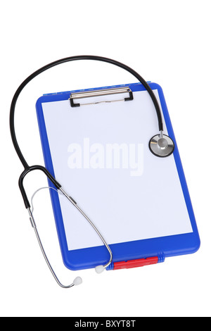 Medizinische Clip Board und Stethoskop auf weißem Hintergrund Stockfoto