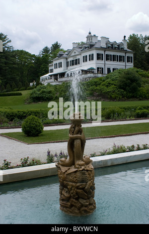 Blick auf The Mount in Lenox Massachusetts aus eines der frisch renovierten Gärten. Stockfoto