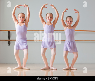 Porträt von drei Ballerinen im Tanzstudio Stockfoto