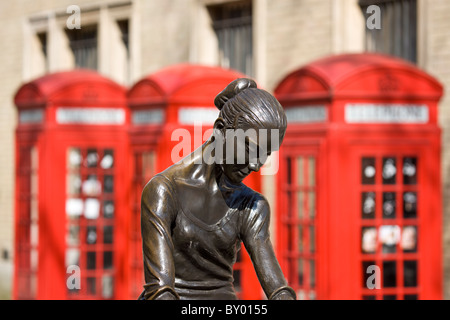 Bronze einer Ballerina außerhalb der Royal Opera House in Covent Garden Stockfoto