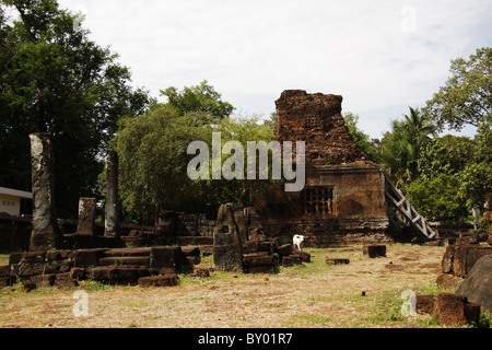 Bakong, ein Tempel der frühen Gruppe Roluos Tempel in Siem Reap, Kambodscha Stockfoto