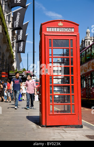 Traditionelle rote Telefonzelle am Piccadilly Stockfoto