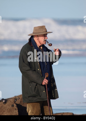 Alter Mann mit einem Rohr, UK Stockfoto