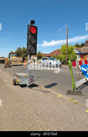 Temporäre Ampel zeigt rot UK Stockfoto