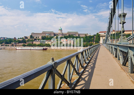 Die Kettenbrücke, Szechenyi Lánchíd, über den Fluss Donau Budapest Ungarn Stockfoto