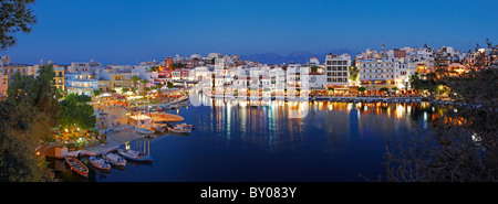 Agios Nikolaos bei Nacht. Kreta, Griechenland. Stockfoto