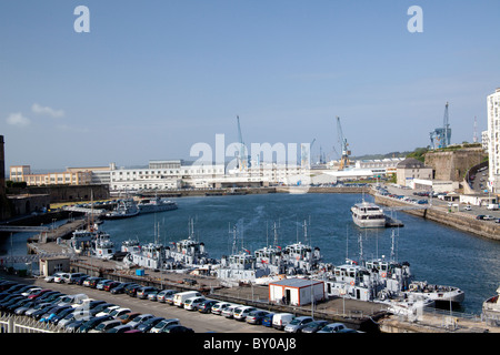 Marine Hafen von Brest mit Schiffen Brittany France Stockfoto