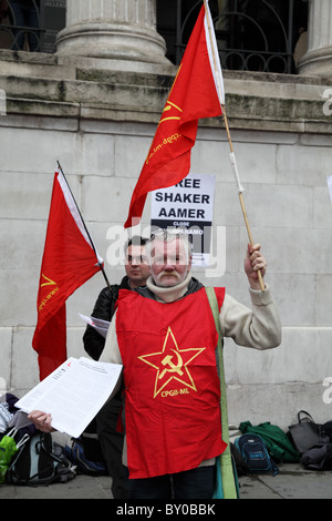 Demonstrant im jenseits Worte: stummer Zeuge Ungerechtigkeit. Die London-Guantánamo-Kampagne Stockfoto